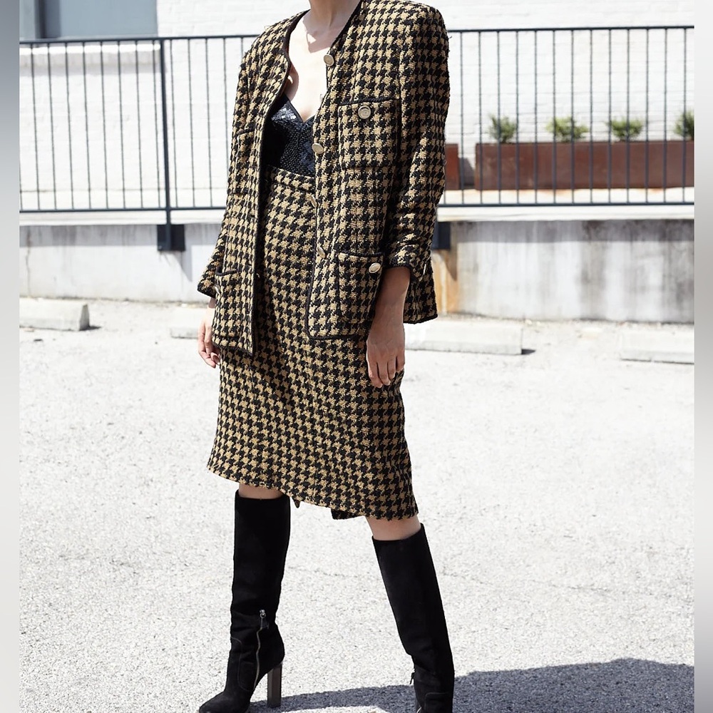 Vintage CHANEL Boutique Houndstooth Jacket Skirt Suit Gold Perfume Button FR38/6